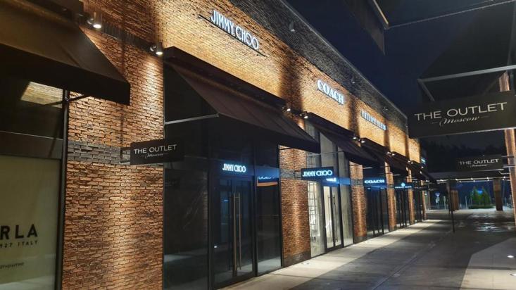 国际资讯｜LV入驻抖音、Burberry在深圳开设咖啡馆、美国LordTaylor百货破产、优衣库关闭韩国9家门店