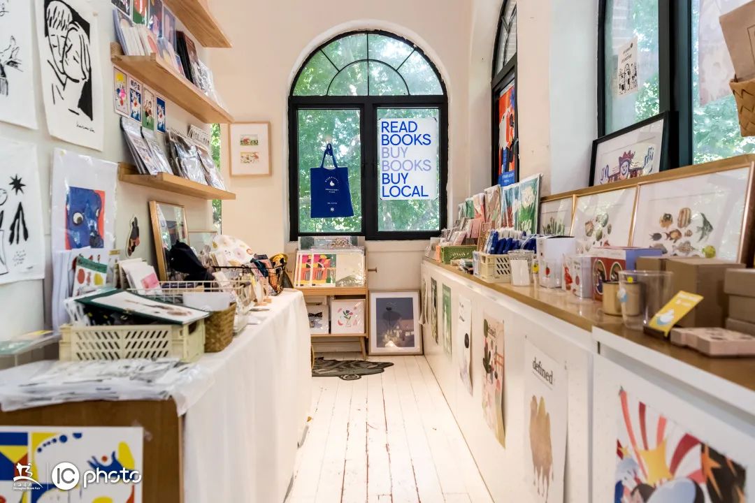 经营一家小店不需要太复杂,经营书店需要资质吗