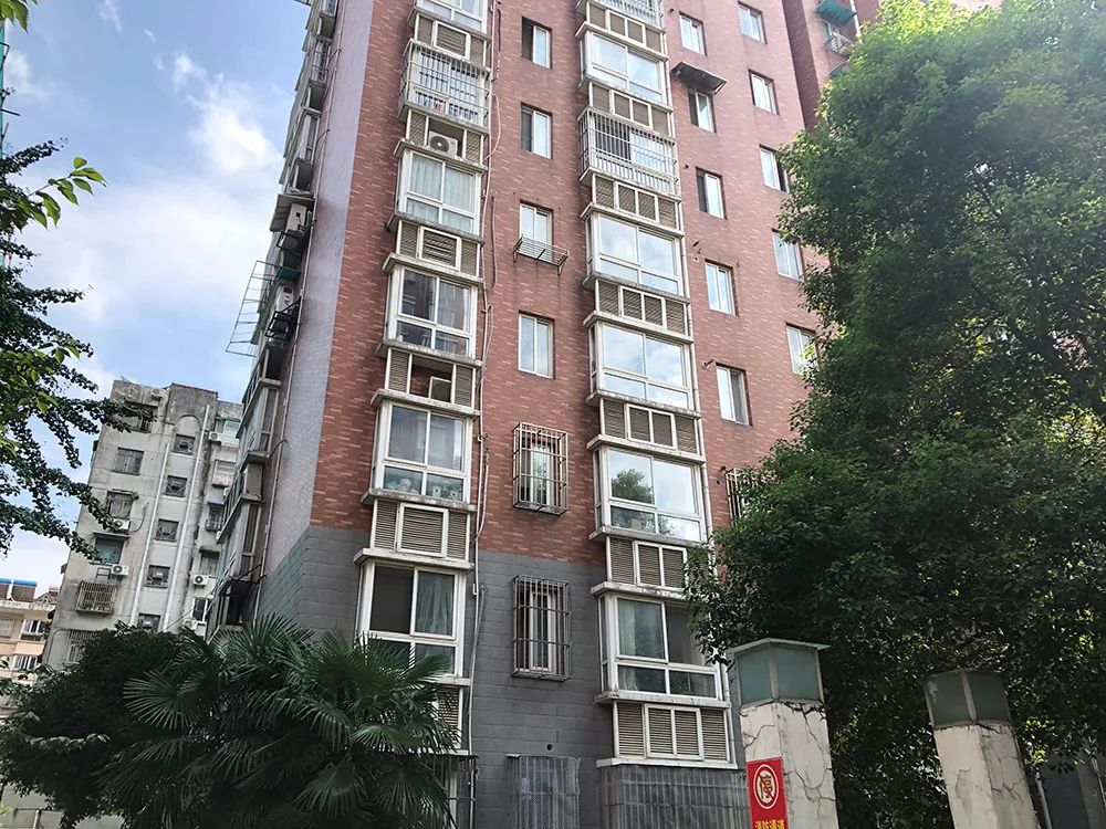 惊！南京三线“草小”成功逆袭，业主膨胀却不被认可，真相...