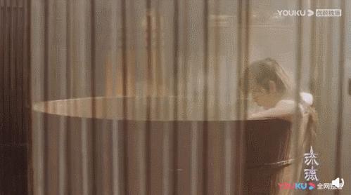 琉璃被浇开水大结局,琉璃让成毅爆火了吗