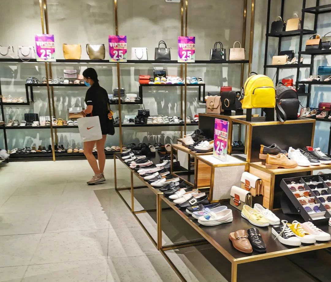 疫情下:时装业哭了、培训业最惨,珠宝业笑了,网上卖菜火了