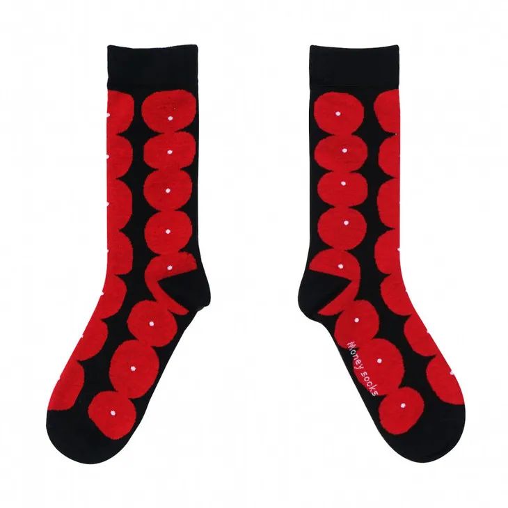 配饰狂|娜娜左黄右紫的撞色袜时髦到飞起,我有点跟不上...