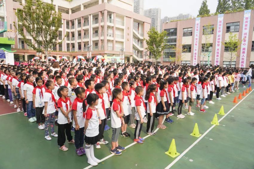 这里告诉你，什么是“诗意童年”