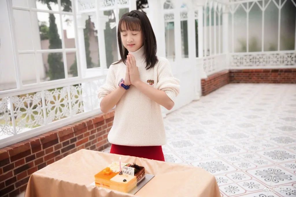 健身女孩走红,美少女健身最火视频