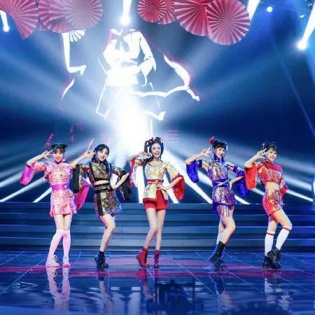 张含韵金晨王霏霏沈梦辰组团出道,金晨沈梦辰张含韵王霏霏拍抖音