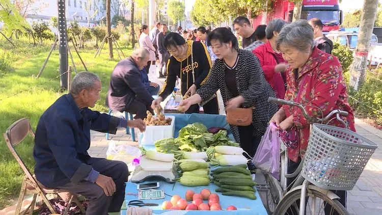 消费扶贫助力脱贫活动报道,乡镇消费扶贫助力打赢脱贫攻坚战