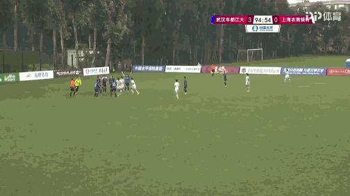 还原上海女足冲突！武汉队两次飞铲引不满，对方教练入场推倒卡米拉