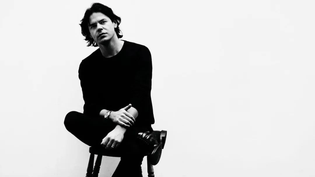 人物|他是天赋异禀的完美主义者,大胆创造自己的时尚王国