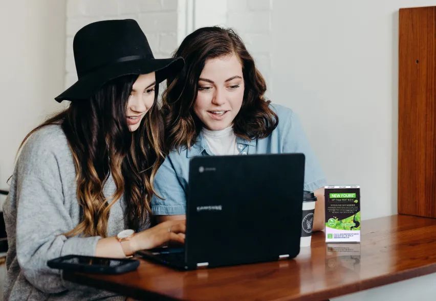 感觉嘴里有股肠胃的臭味,肠胃有一股腐臭味怎么回事