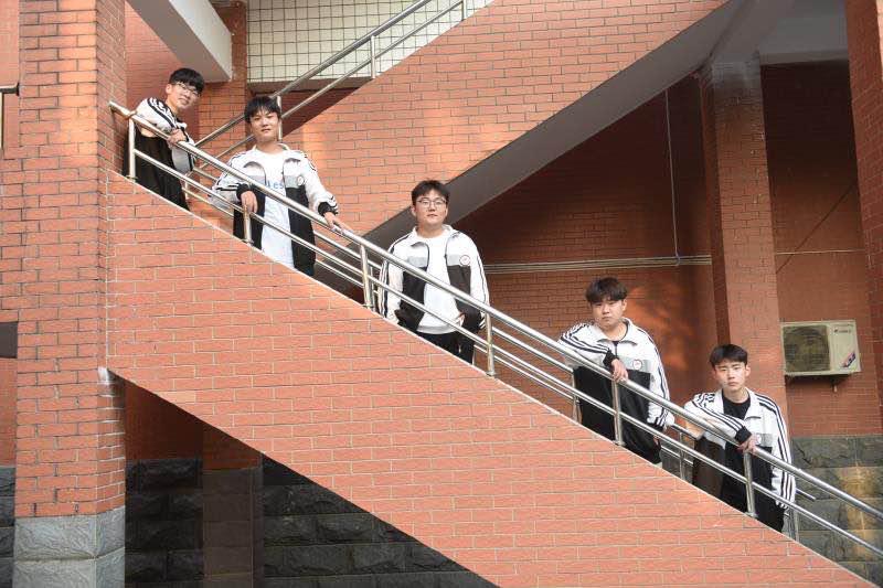 让青春在“门前背后”绽放无限可能——阜阳红旗中学学子拍摄微电影获好评