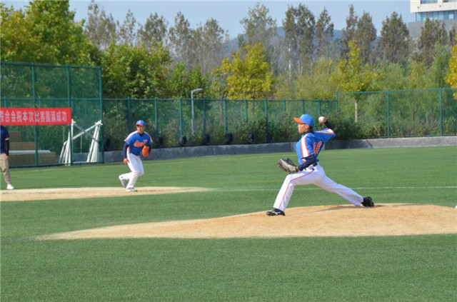 棒垒球比赛接本垒打现场,2021山东威海棒垒球