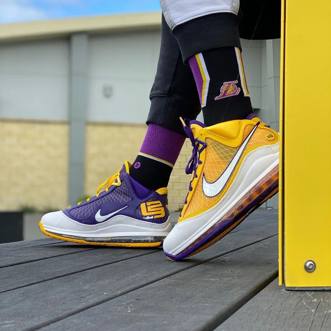 “湖人冲冲日”被割韭菜！4千买湖人Dunk半月暴跌1500！最惨的是...