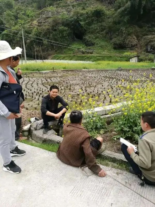 【脱贫攻坚】用脚步丈量民情用真心贴近群众——都匀市检察院派驻谷江村第一书记周天京事迹