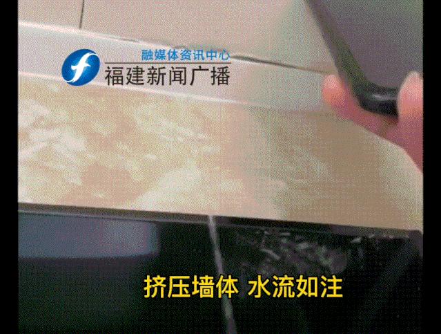 保利精装房交付，业主：护栏用胶水粘，墙面喷水柱，还有意想不到的诸多问题「新闻三剑客」