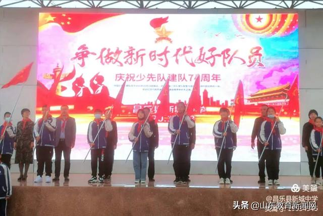 高举团旗跟党走黑板报,高举团旗跟党走主题板报