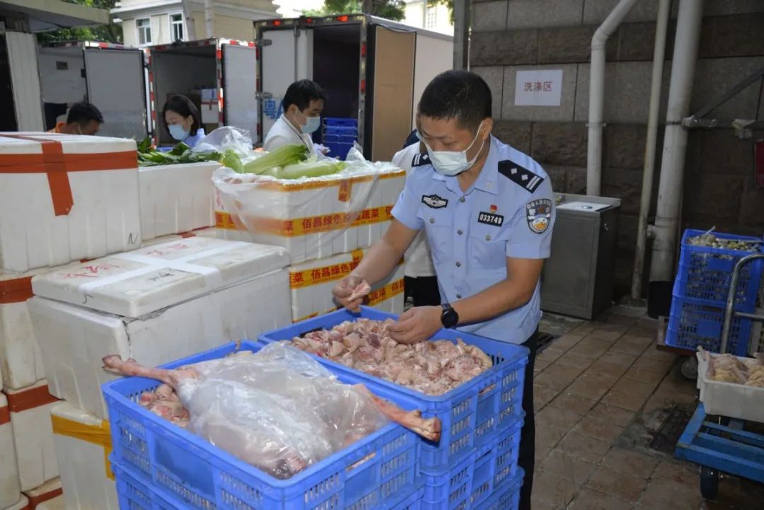 【青年民警微视角】为了奋战的战友，他每天前送数以吨计的“温暖”——走进青年民警李汝芹的一天