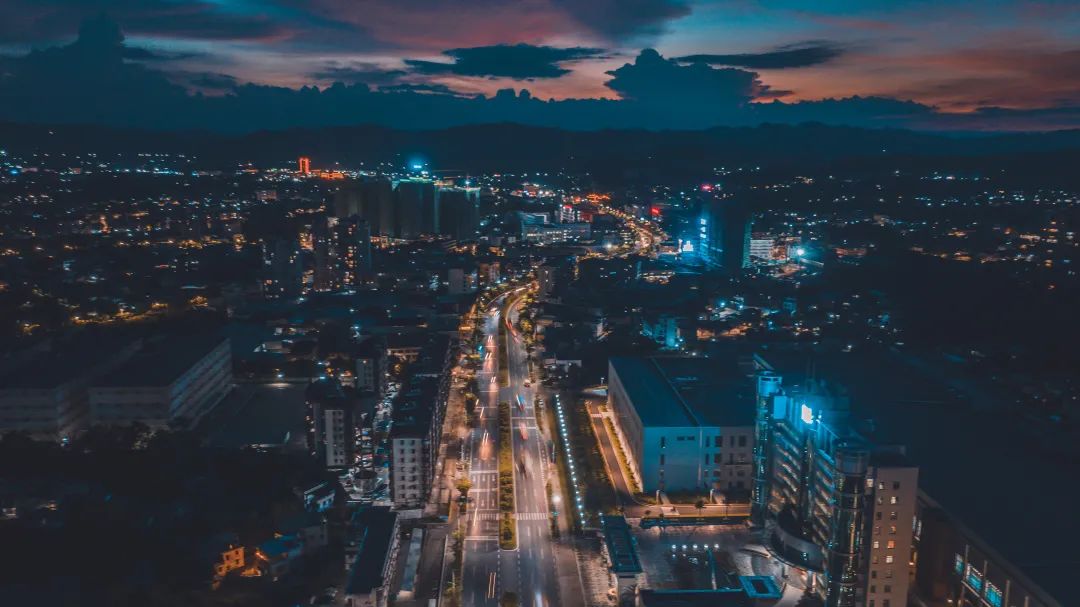 这座绝色山城，藏了一个烟火人间！