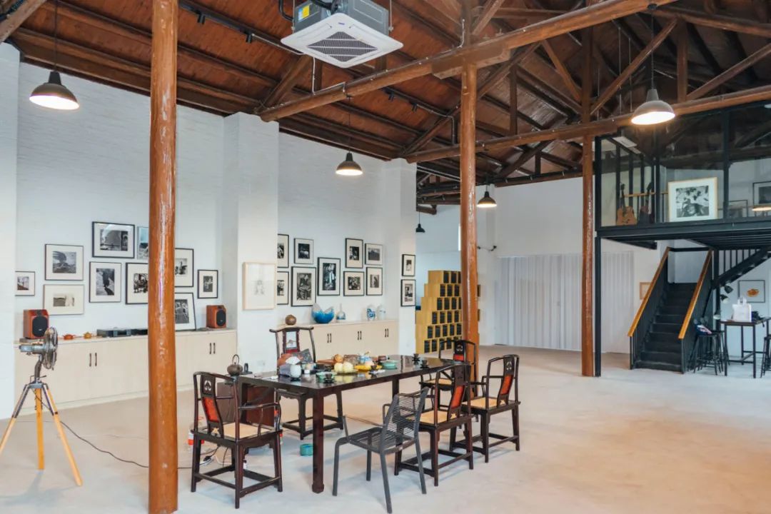 篮球场绿茵场,虹口足球场附近有篮球场