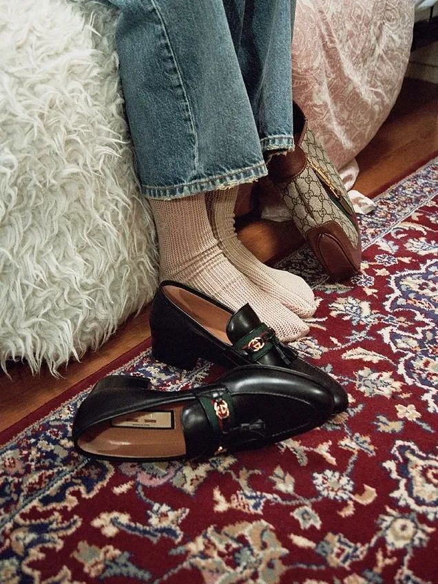 买了好多衣服和鞋子,买了好多鞋子