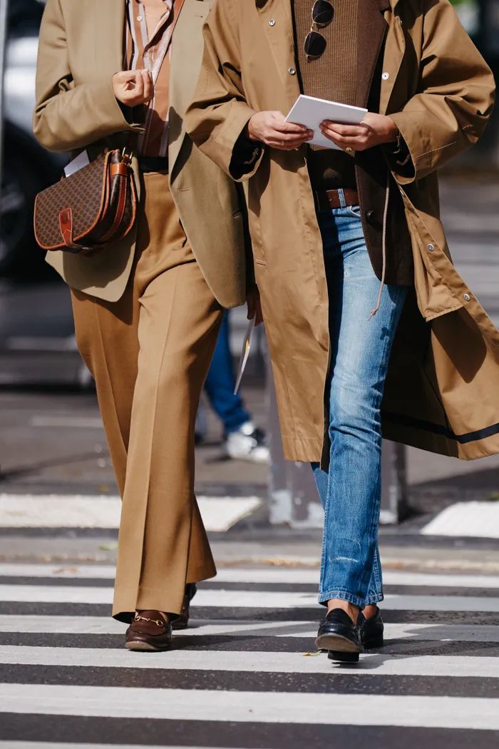 买了好多衣服和鞋子,买了好多鞋子