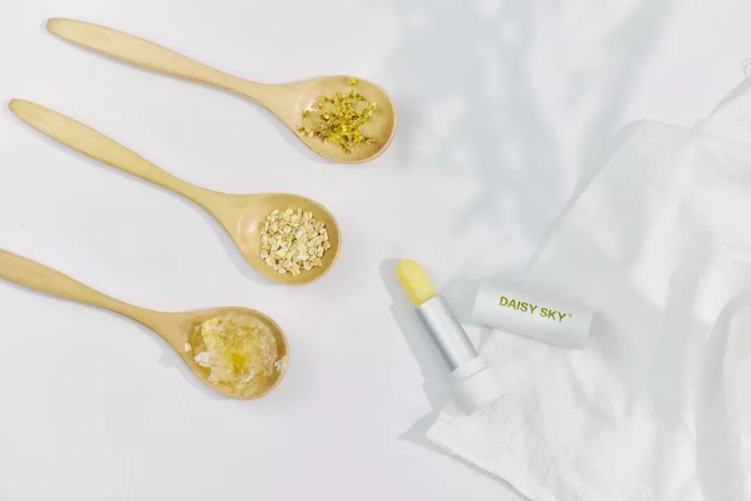 不合格的润唇膏致癌,唇膏选不对有致癌风险