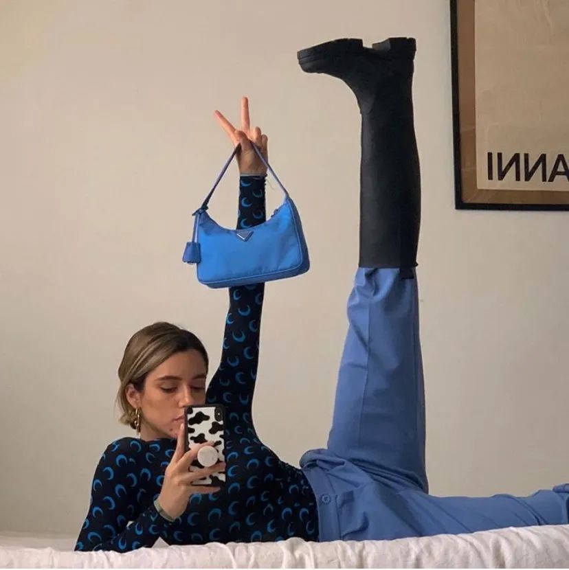 不同风格都适用的拍照姿势,拍照时永不过时的pose太经典了