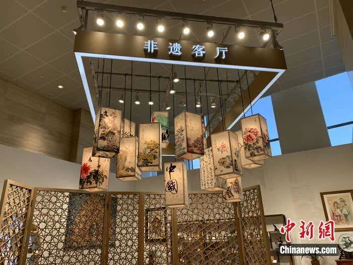 人工心肺、88克拉黑钻、黑色口香糖，进博会亮点抢先看