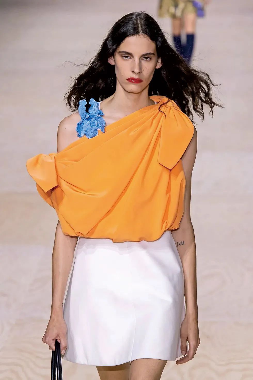 为了盒子而买的东西,买了一盒钻戒