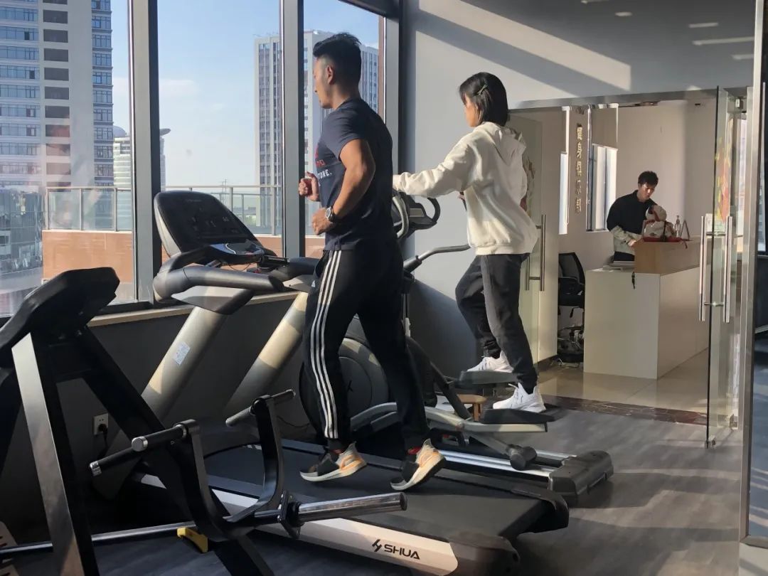 适合初学者健身的间歇运动,秋冬运动锻炼的好处