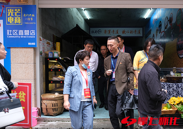 “上靠*党**中央下靠手一双”——新晃侗族自治县聚合内力推进脱贫攻坚纪实