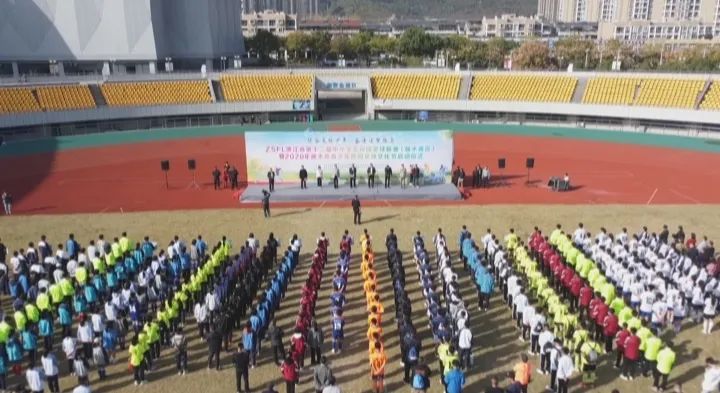 来看看足球球星的照片,来看看丽水球场上都有什么鞋