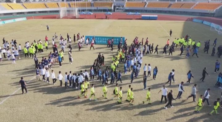 来看看足球球星的照片,来看看丽水球场上都有什么鞋