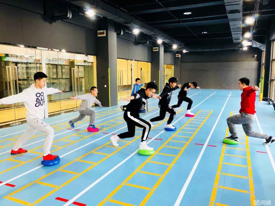 体育培训班一对二训练,现代教育培训机构一节课220元