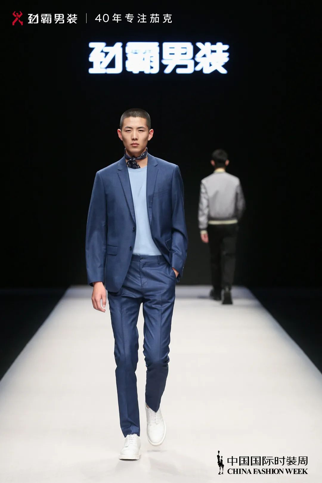 劲霸男装相信品牌的力量,劲霸男装新logo王者归来造就经典