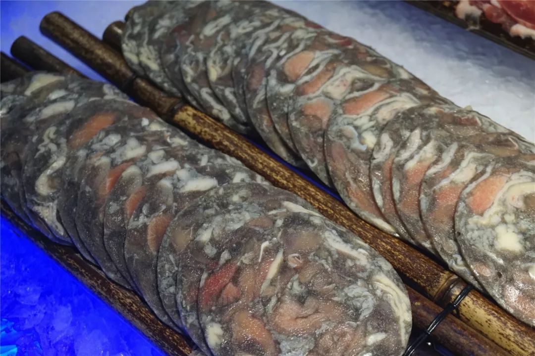 卢氏汉釜宫：海鲜、烤肉、小吃...通通不限量！豪横自助来啦！39.9元购汉釜宫单人自助餐，海鲜、烧烤、牛排、甜点...都是你的！