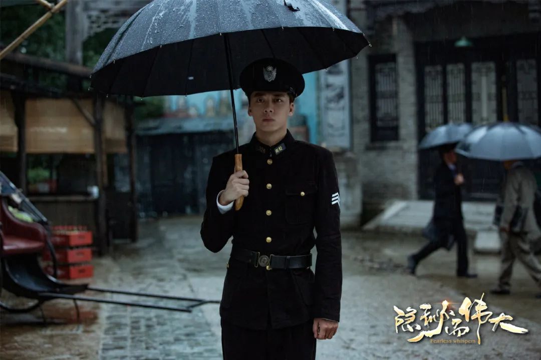 拉近年代剧与年轻人的距离感,《隐秘而伟大》祭出了“打工人”顾耀东