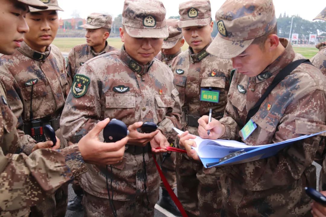 寒风中的他们完整版,寒风中他们一直在坚守