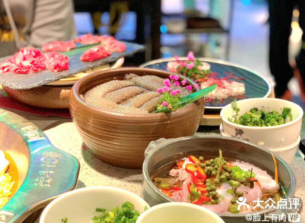 成都又新添一大波“明星店”!关晓彤的奶茶、黄晓明的复古烤肉、网红厨师王刚的秘制卤菜…都来啦