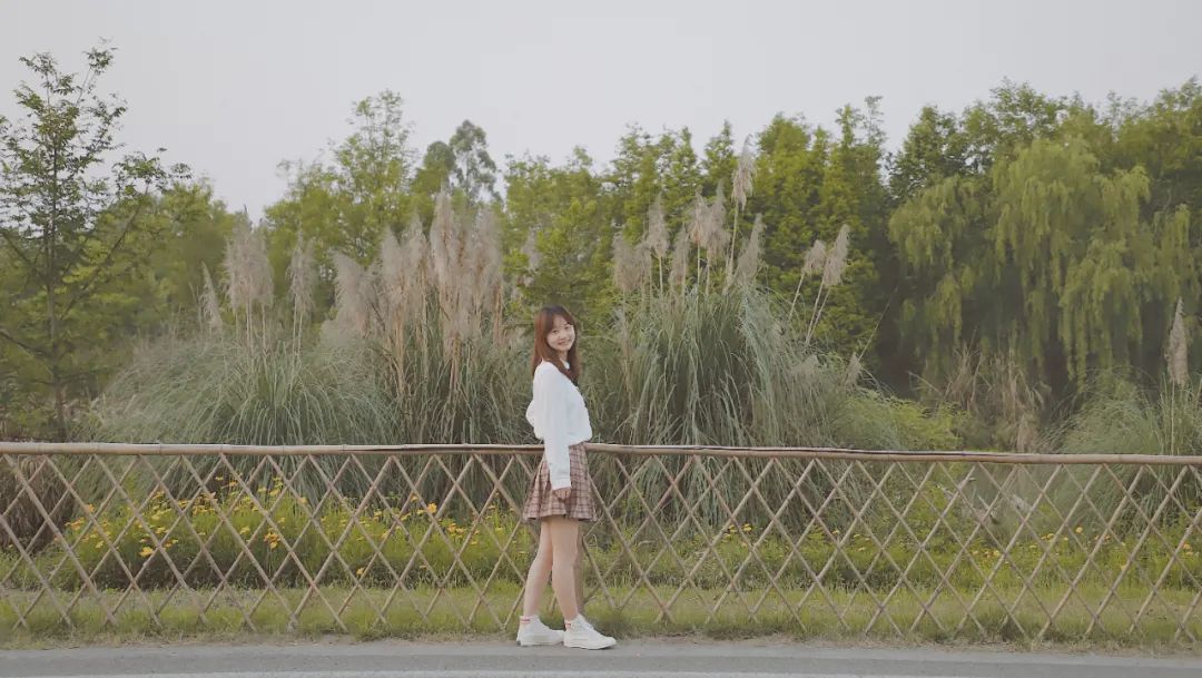 向优秀看齐向榜样靠拢,向优秀的前辈们看齐