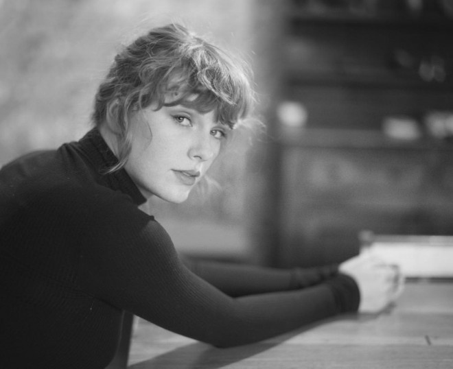 泰勒斯威夫特甜蜜献吻新男友,泰勒斯威夫特荧幕首秀