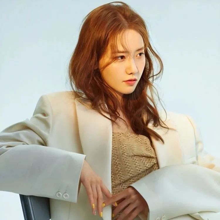 邓紫棋以前穿皮裤的造型,邓紫棋穿粉皮裤的照片