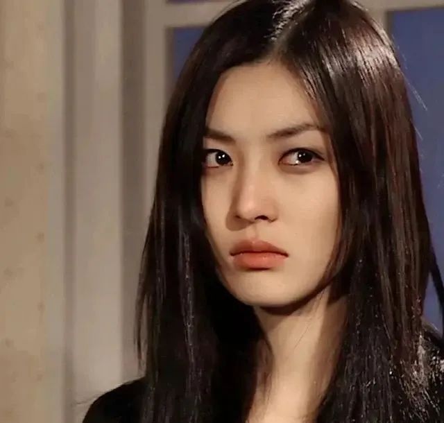 瑞思拜的殿堂级演技，国内热搜也忍不住要给金素妍S卡