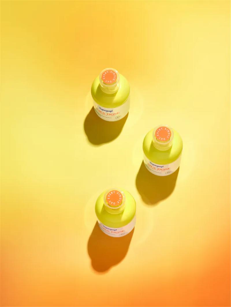 全球新品105:彩色粉底、防晒精华等新概念产品上市/新锐年末推联名、上礼盒