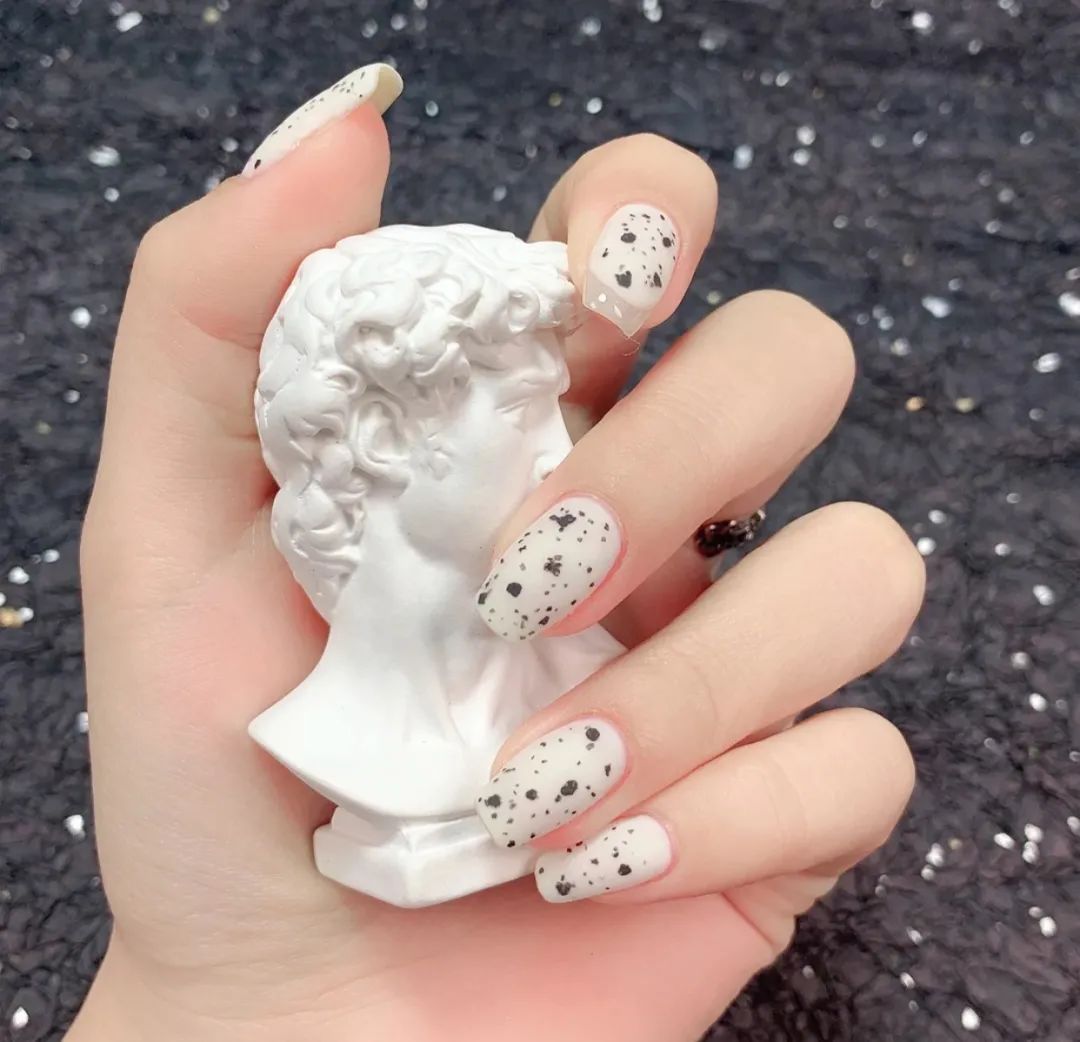 简单款美甲显手白高贵冬天,这100款秋冬美甲也太好看了吧