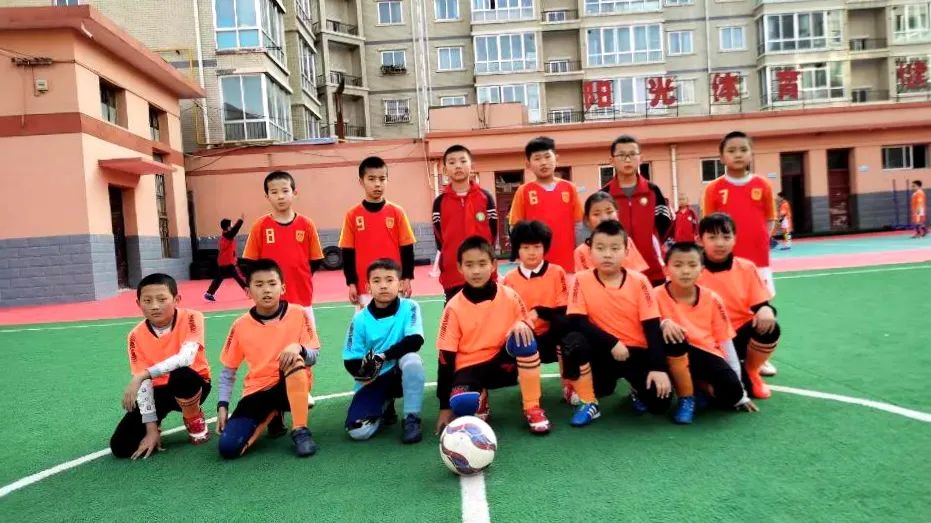 临洮县实验三小校园足球比赛,实验二小踢足球比赛直播