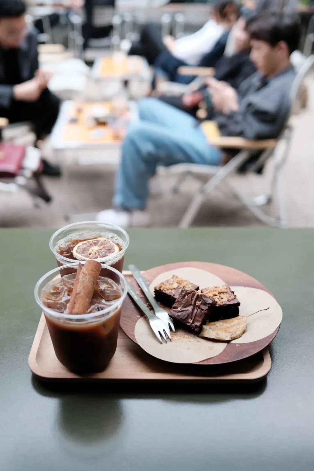 一杯coffee加“滨”，谢谢！