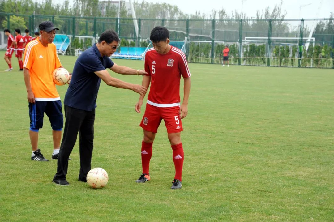 徐根宝从骨子里喜欢足球,徐根宝是干什么的