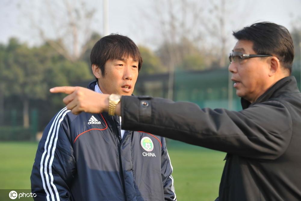 徐根宝的足球生涯,徐根宝职业