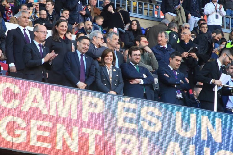 「直播吧独家」西甲巾帼：埃瓦尔俱乐部主席阿玛娅-戈罗斯蒂萨