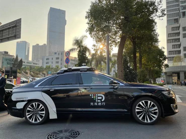 下班搭乘元戎启行Robotaxi，深圳闹市街区表现如何？丨新智驾实测